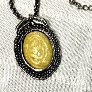 American Eagle Outfitters AEO Silver Tone Cream Stone Pendant Necklace 30" Chain